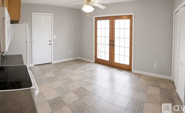 1416 Dillon Dr — Photo 3