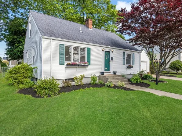 115 Rosemont Ave, Pawtucket, RI 02861