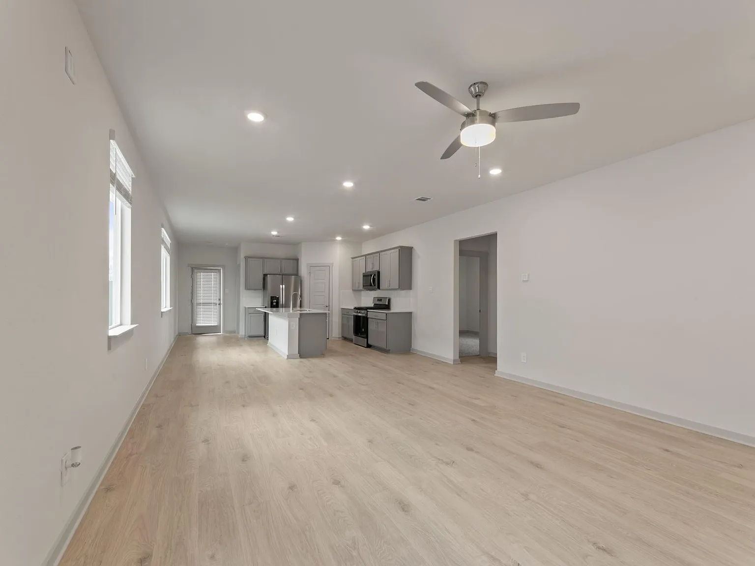 3 bed, 2.0 bath, 1530 sqft, $1,830 — Photo 4