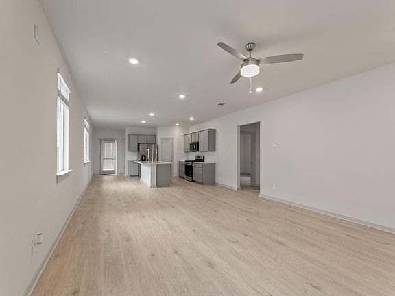 4th image of 237 Ashford St