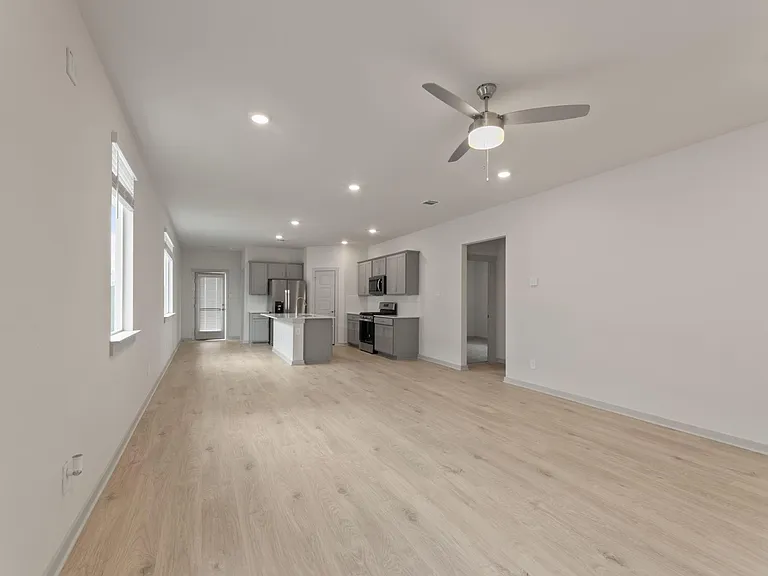 237 Ashford St — Photo 4