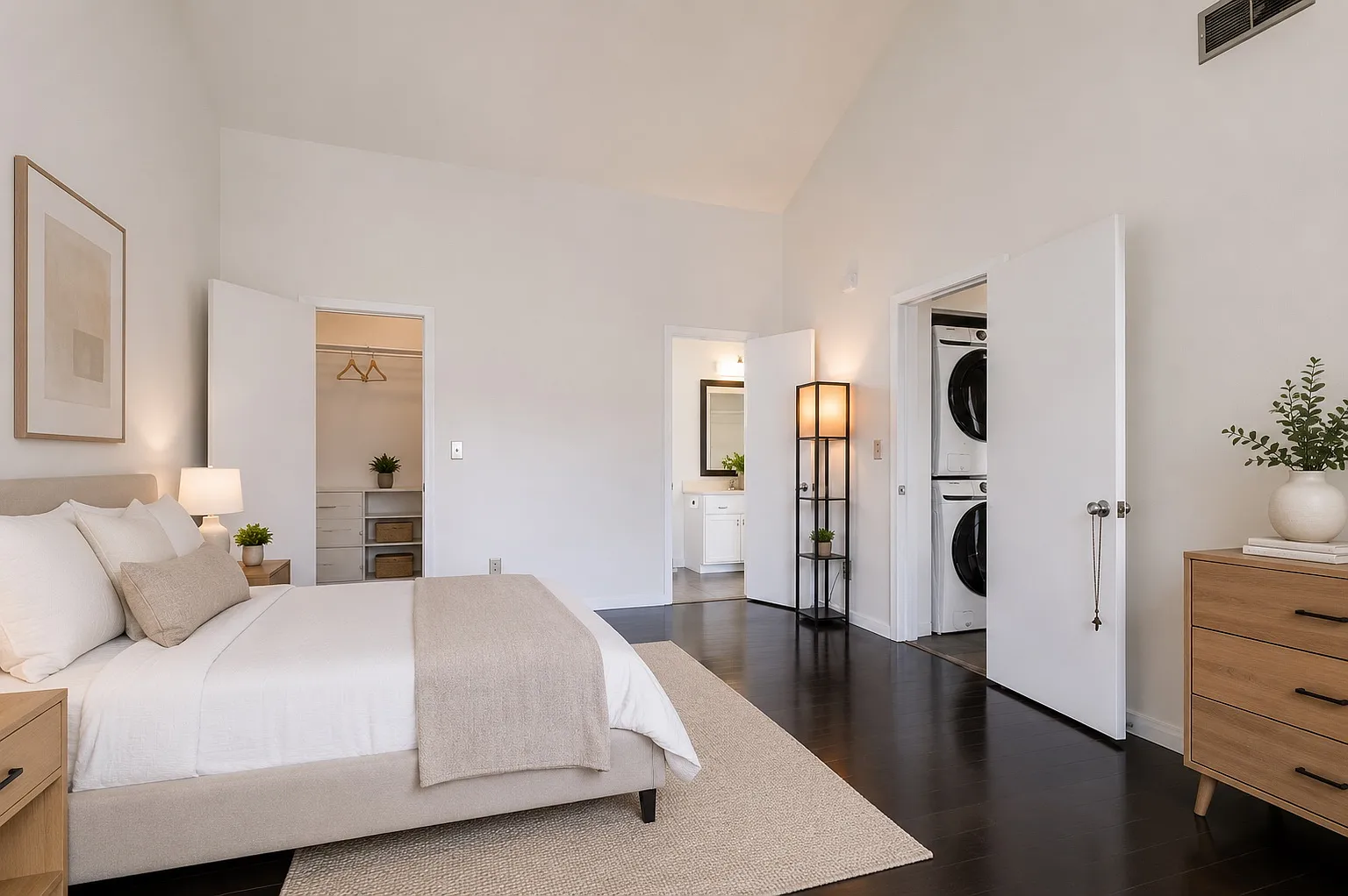 3 bed, 2.5 bath, 1349 sqft, $3,500 — Photo 3