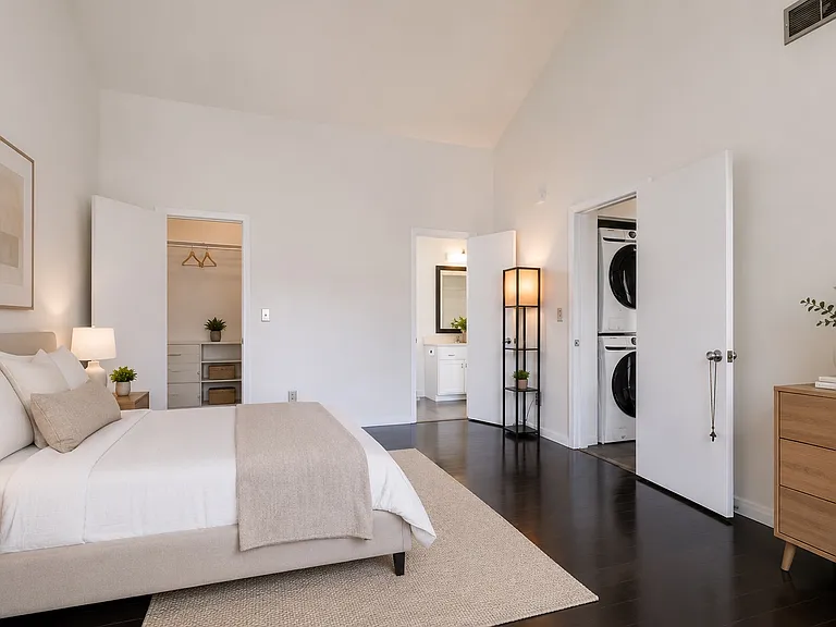 575 E St #18 — Photo 3