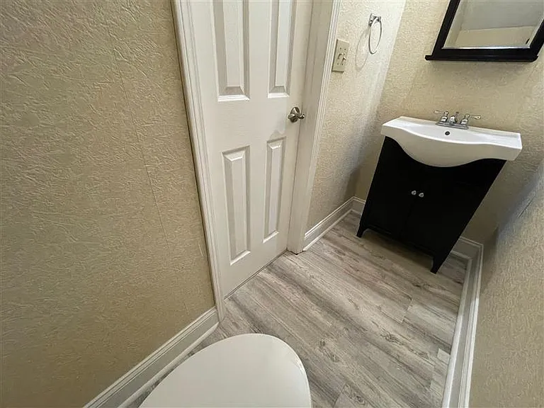 2930 Governors Ct — Photo 5