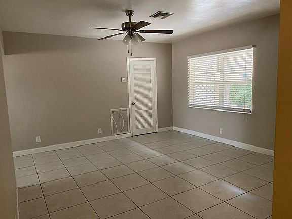 4th image of 2010 NE 17th Ct APT B