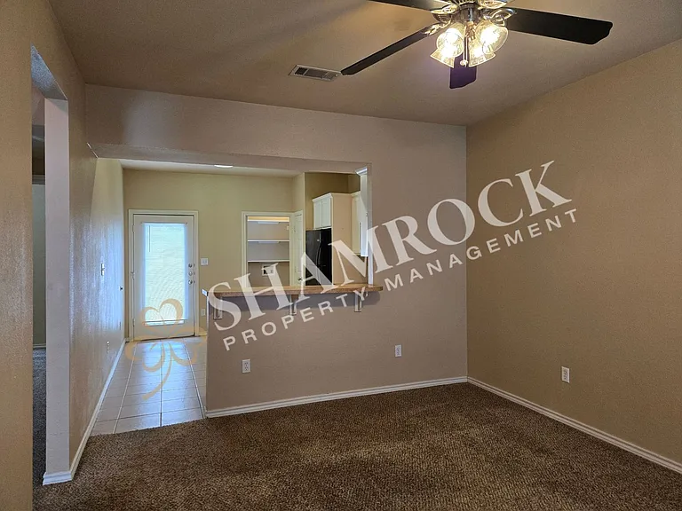 2230 Breezy Dr — Photo 4