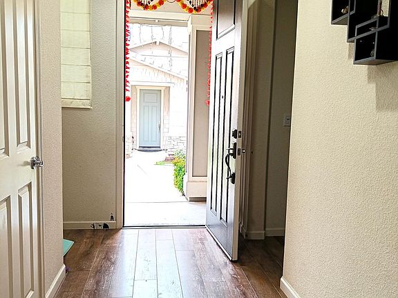 Welcome home! Experience seamless entry from the alley into your private sanctuary. A charming pathway awaits, leading to the heart of your abode. Private entrance, making every arrival a joyous moment. ____