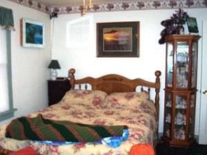 5th image of 736 Church St
