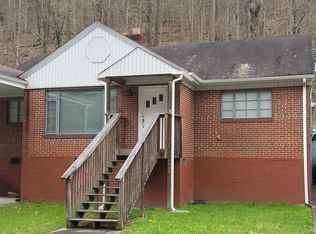 1236 Fairview St, Grundy, VA 24614