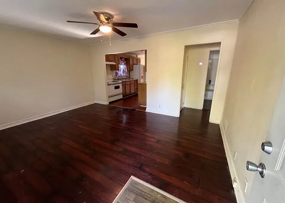 3 bed, 950 sqft, $1,280 — Photo 3