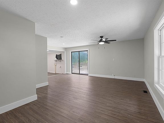 3rd image of 3411 Uhls Rd