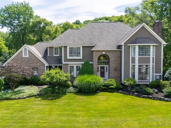 10 Sylvan Gln, Fairport, NY 14450