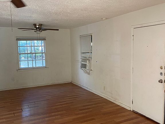 3rd image of 2657 Canberra St