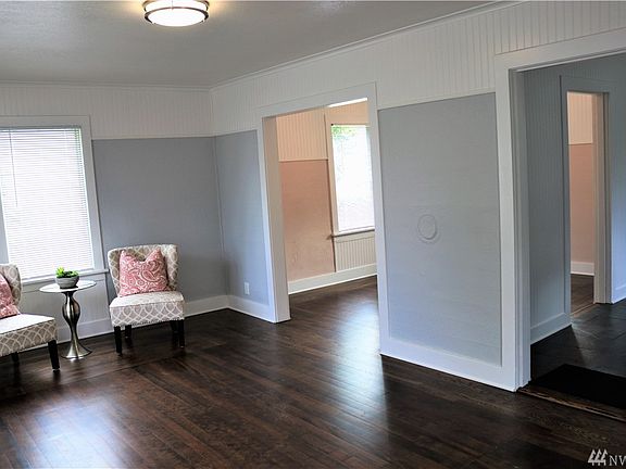 5th image of 1119 E Randall St