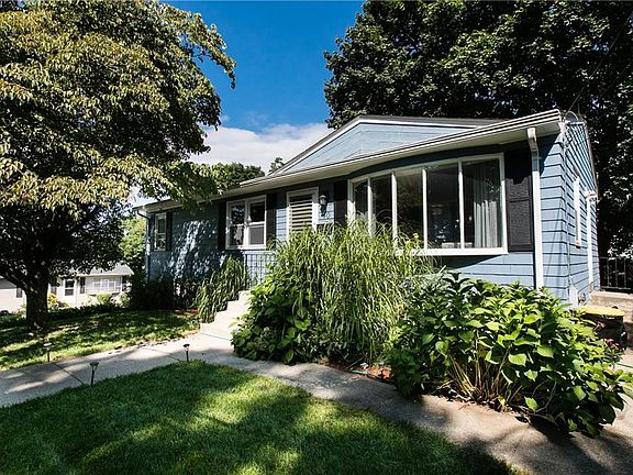 3rd image of 40 Forest St