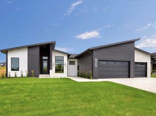 825 Hamilton Rd, Waukee, IA 50263