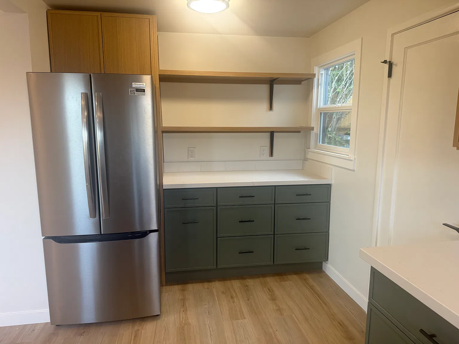 2 bed, 840 sqft, $3,000 — Photo 2
