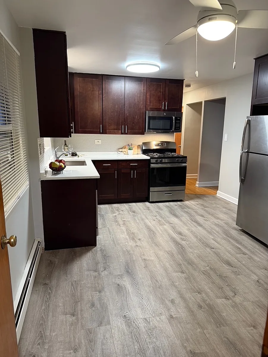 Building Photo - 8614 W Berwyn Ave #2