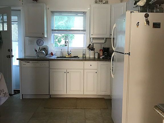 5th image of 28 Zwicky Ave