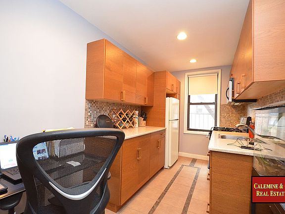 3rd image of 2241 Plumb 1 St Unit 3K