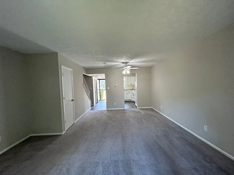 Fairview Court Apartments — Photo 42