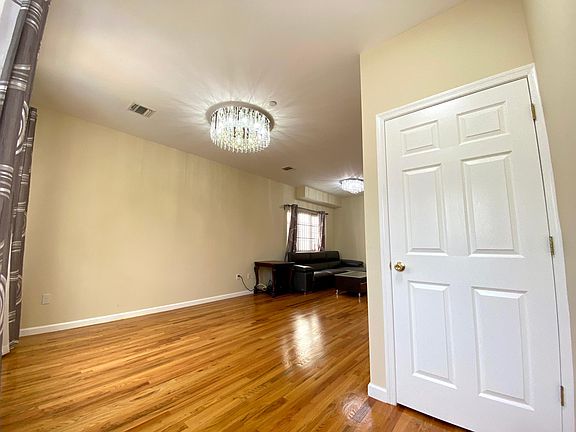 3rd image of 12 Saint Johns Ave
