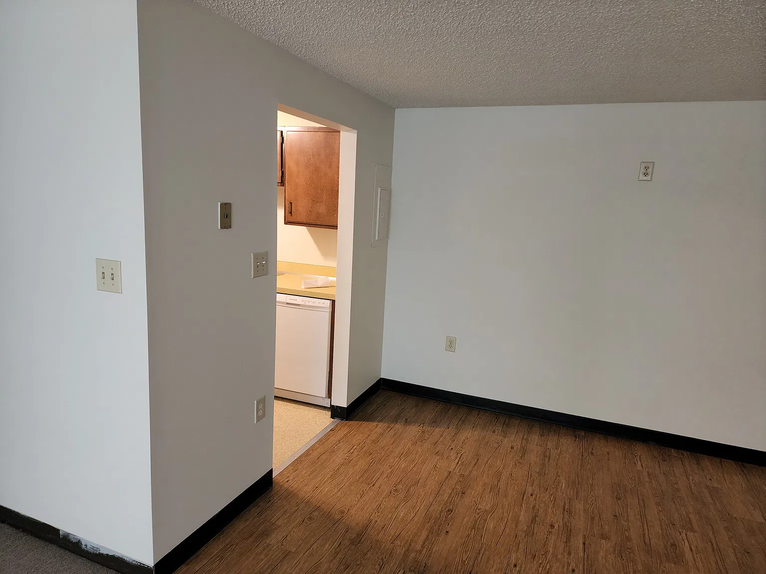 9 Northern Avenue Hts — Photo 4