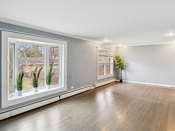 4th image of 902 E Main St