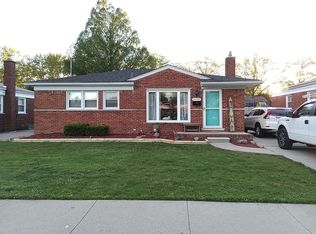 24605 Star Valley Dr, Saint Clair Shores, MI