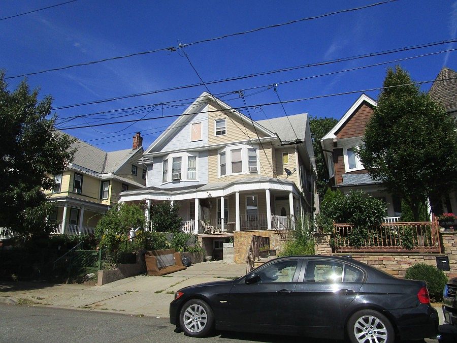 2nd image of 48 Danforth Ave