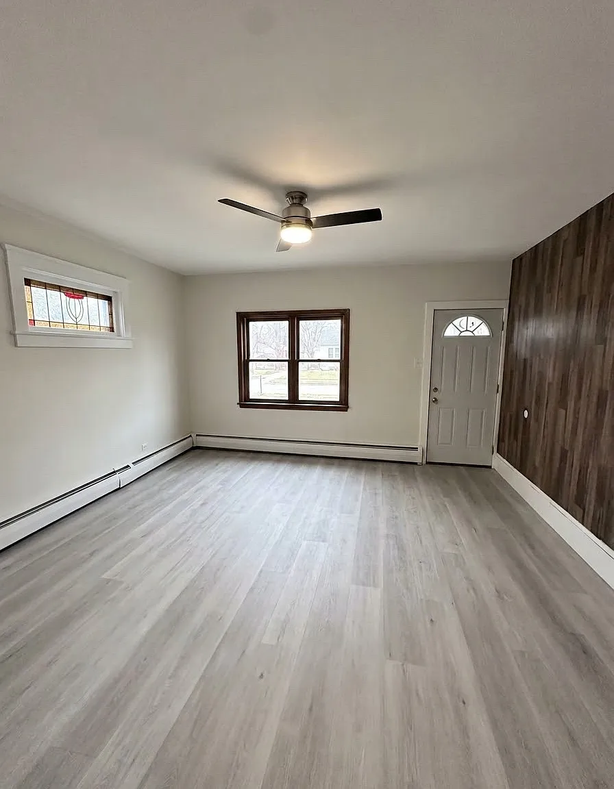 6 bed, 3180 sqft, $2,150 — Photo 2
