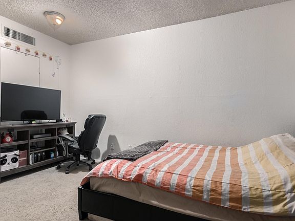 5th image of 2843 E Marconi Ave