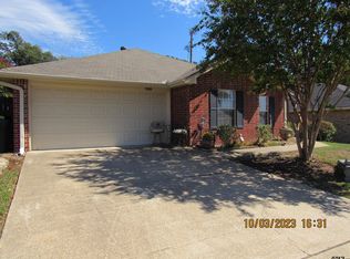 1109 Woodlands Park Dr, Lindale, TX 75771