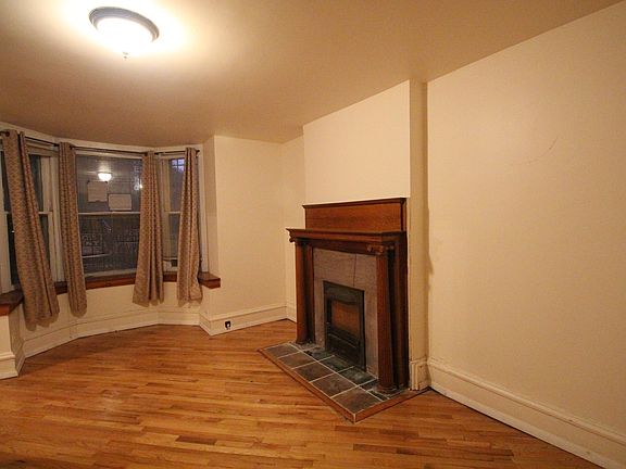 5th image of 1042 W Newport Ave #3