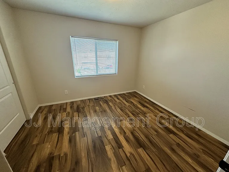 6205 N Astor St #4 — Photo 5