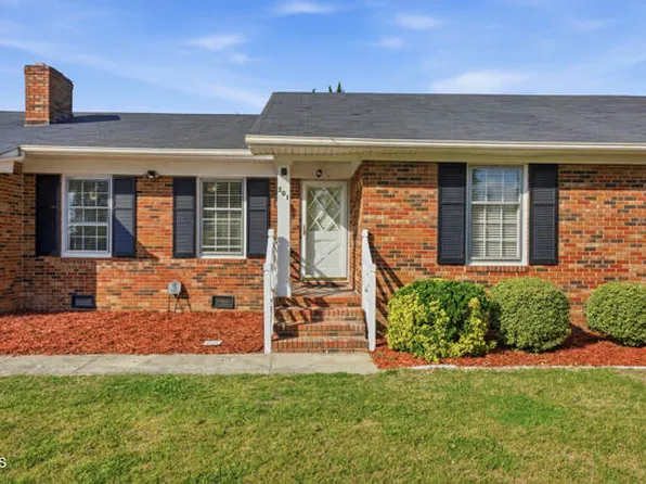 301 Halifax St, Clinton, NC 28328