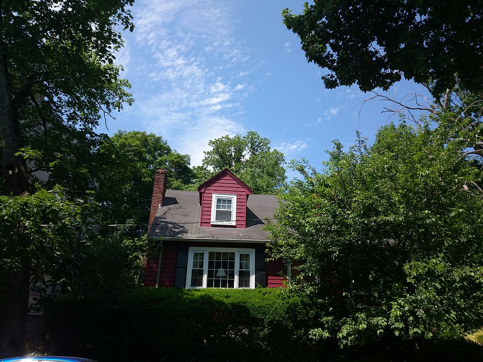 2nd image of 15 Becket St