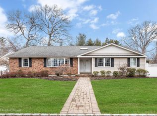 15 Viola Pl, East Islip, NY 11730