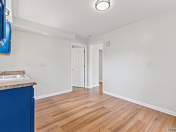 5th image of 3930 Bayhan St