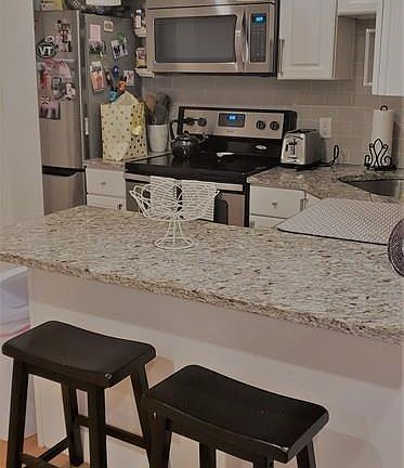 5th image of 563 Washington St #35