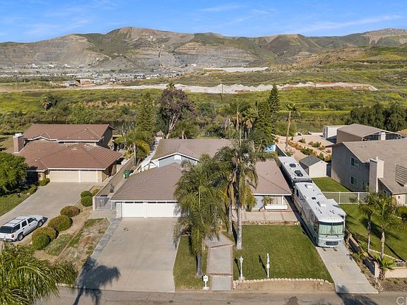 3rd image of 1675 Laurel Canyon Cir