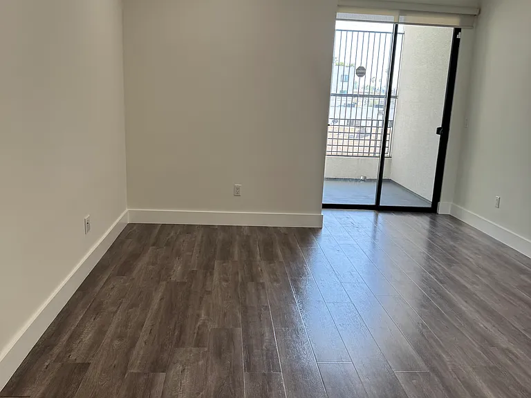 1046 S Serrano Ave #4 — Photo 13