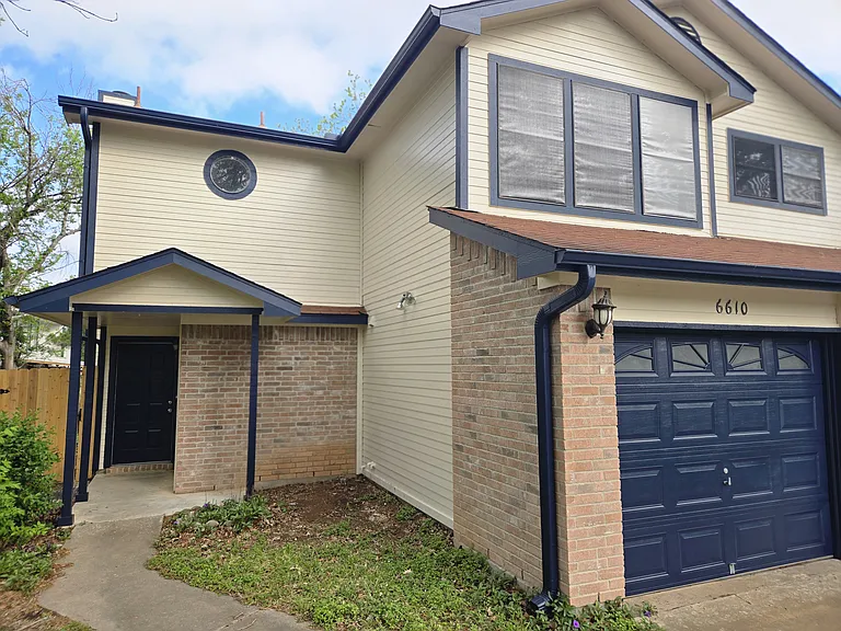 6610 Windrift Way — Photo 2