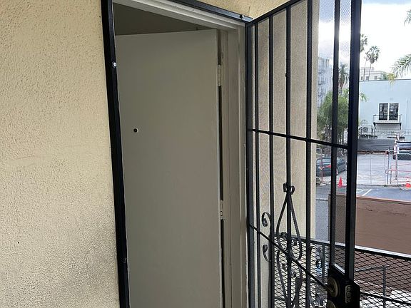 4th image of 741 S Hobart Blvd APT 2