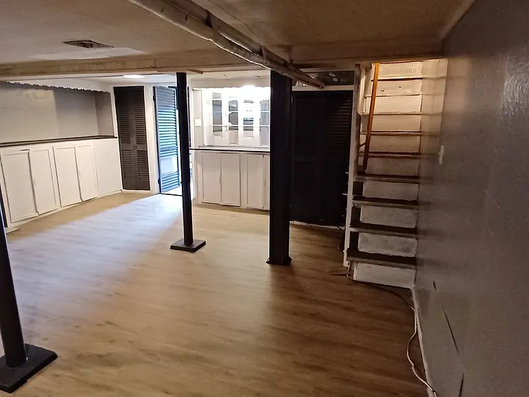 2207 Whittier Ave — Photo 3