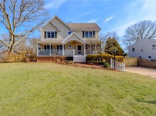 17 Beach Plum Rd, Narragansett, RI 02882