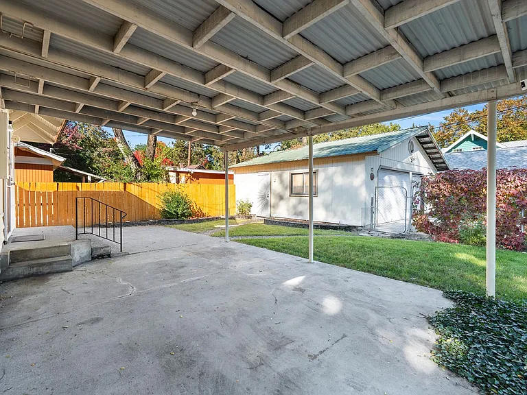 206 W Waverly Pl — Photo 37