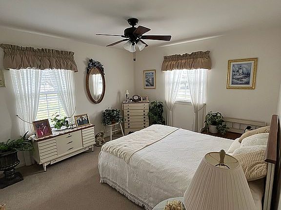 5th image of 458 Woodside Rd