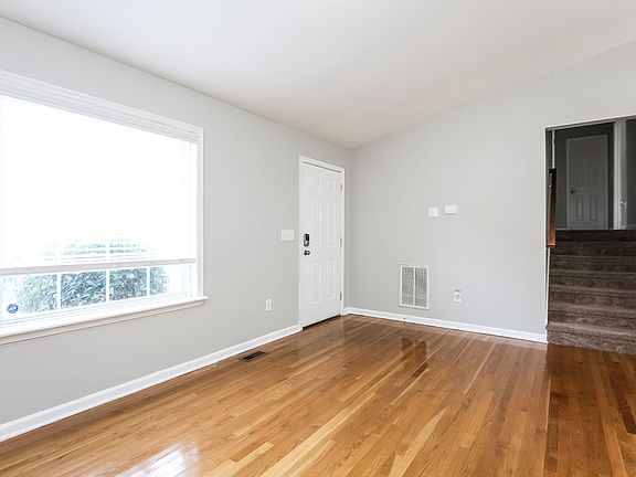4th image of 2221 W Florida St