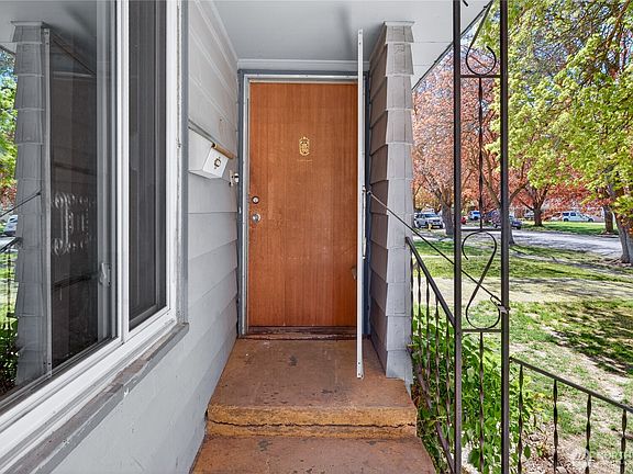 2nd image of 405 Pioneer Drive